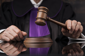 judge banging gavel