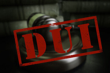word DUI with gavel in background
